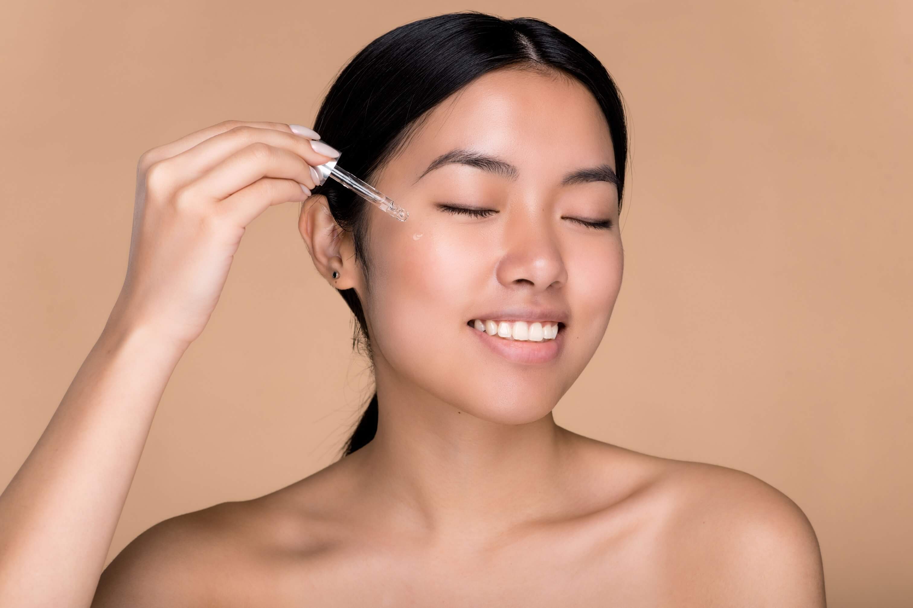 Usi e preziosi consigli sull'acido ialuronico per la tua skincare