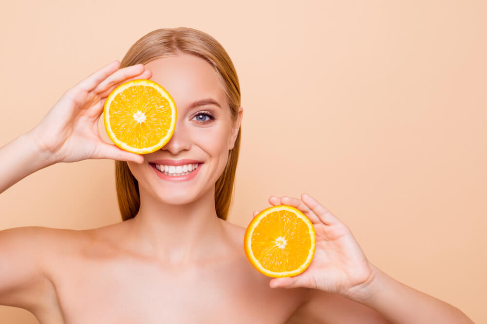 Le proprietà benefiche della vitamina C per il viso