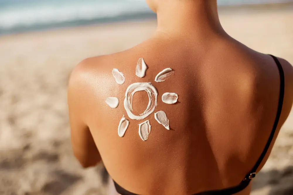 Abbronzatura a chiazze? Ecco come rimediare (+ bonus tip!)